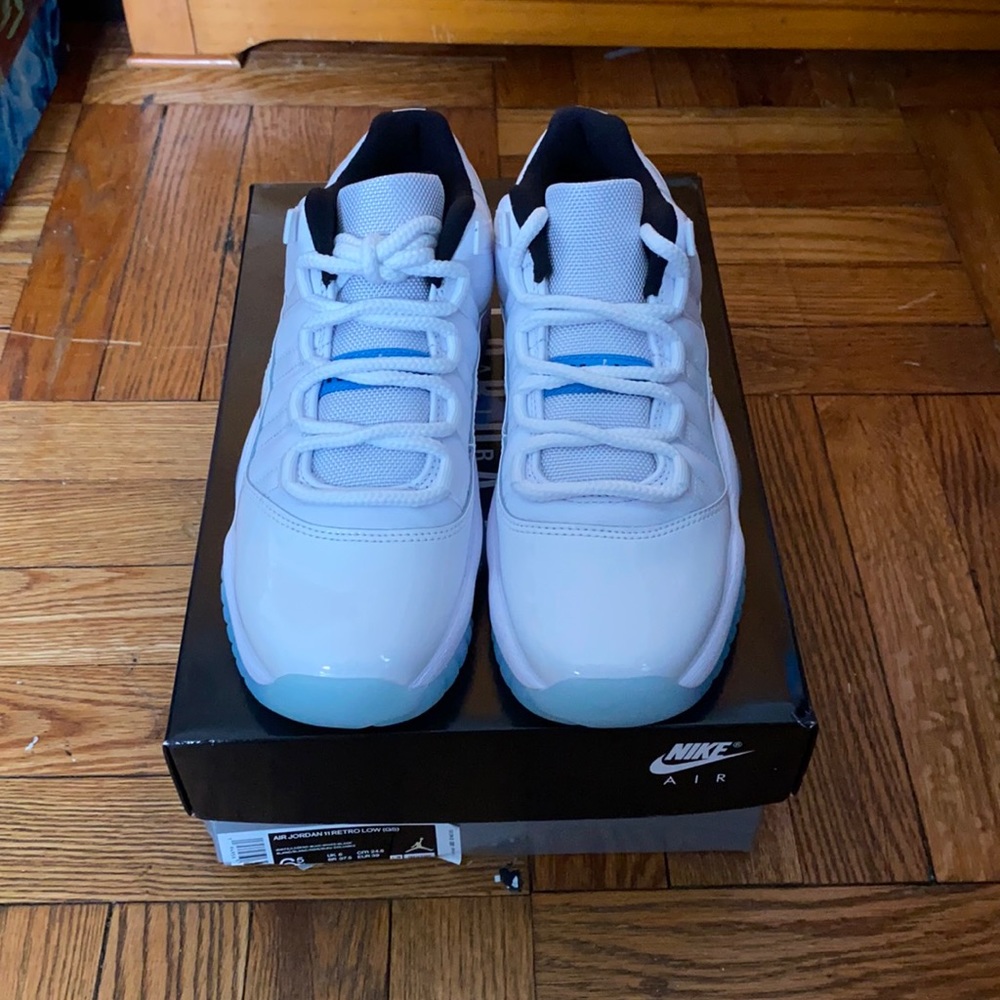 Jordan 11 low Legend Blue.